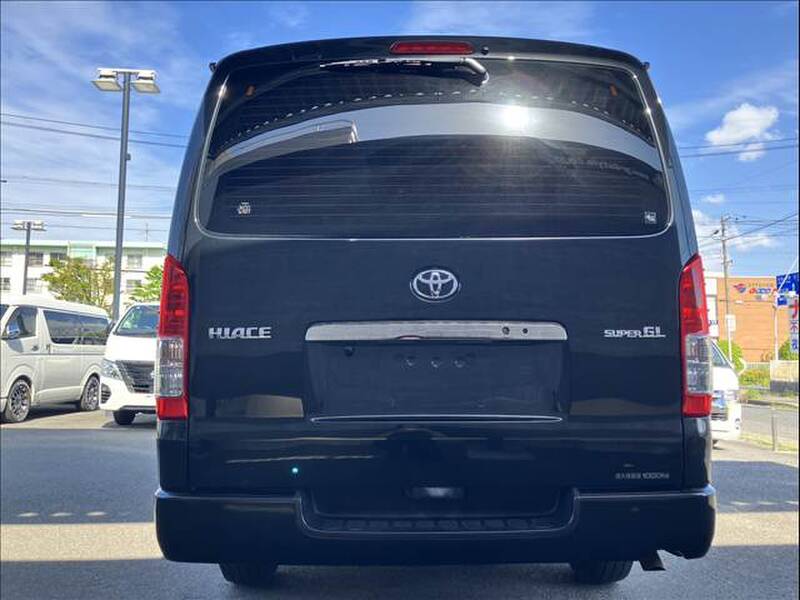 TOYOTA HIACE VAN