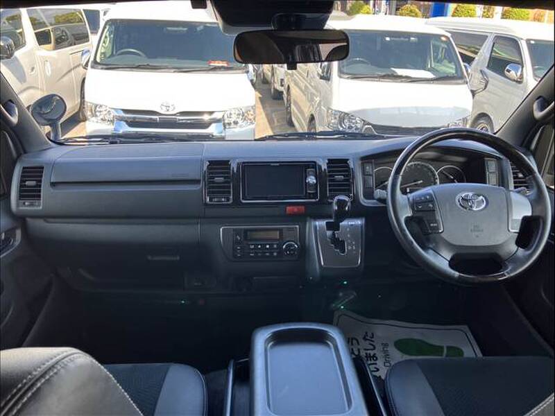 TOYOTA HIACE VAN