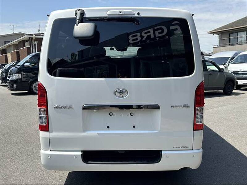 TOYOTA HIACE VAN
