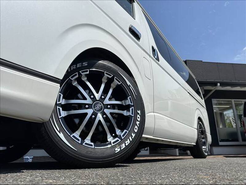 TOYOTA HIACE VAN