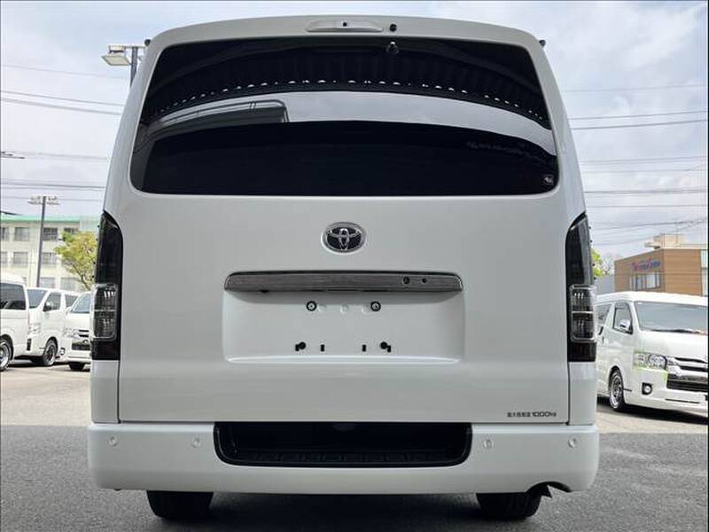 TOYOTA HIACE VAN