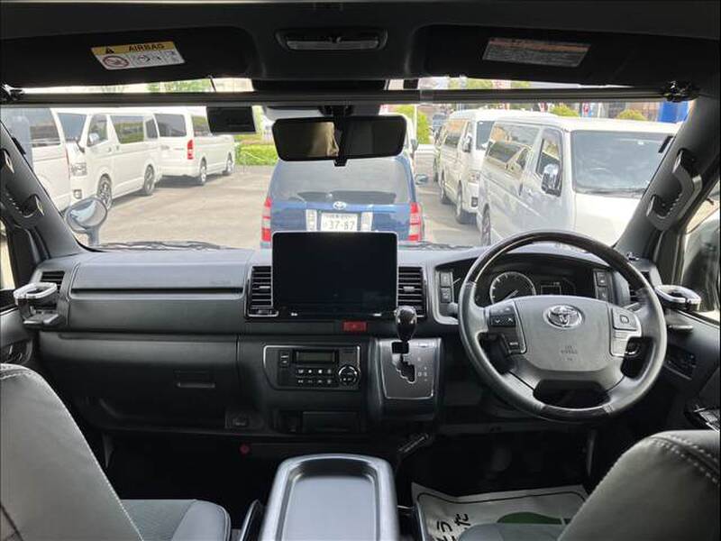 TOYOTA HIACE VAN
