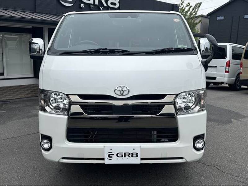 TOYOTA HIACE VAN