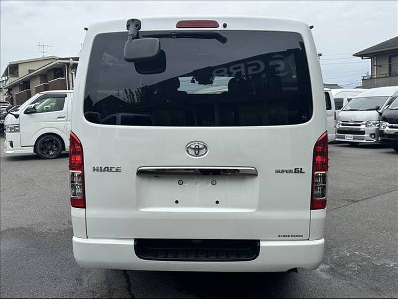 TOYOTA HIACE VAN