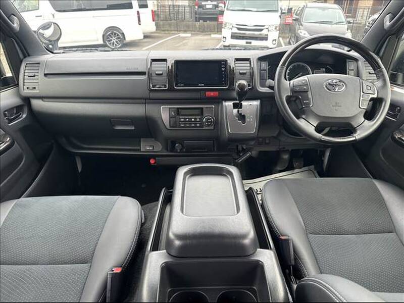 TOYOTA HIACE VAN
