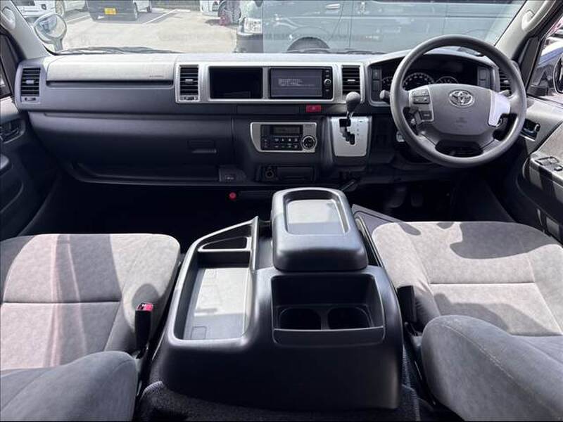 TOYOTA HIACE WAGON