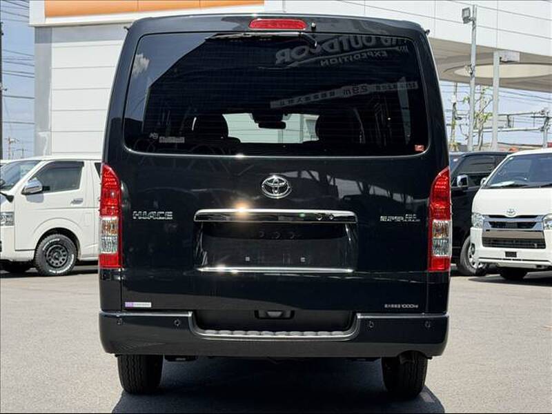 TOYOTA HIACE VAN