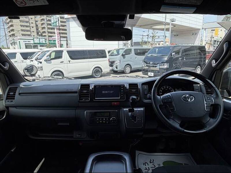 TOYOTA HIACE VAN