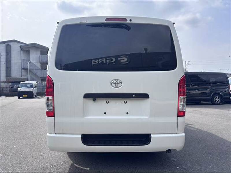 TOYOTA HIACE VAN