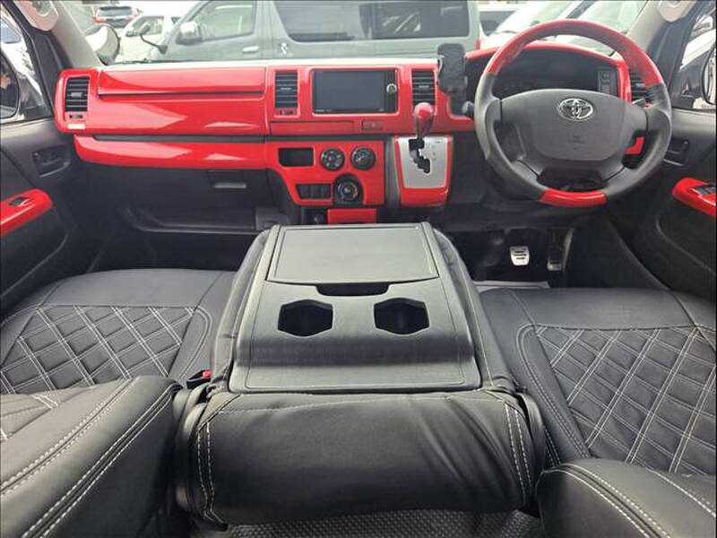 TOYOTA HIACE VAN