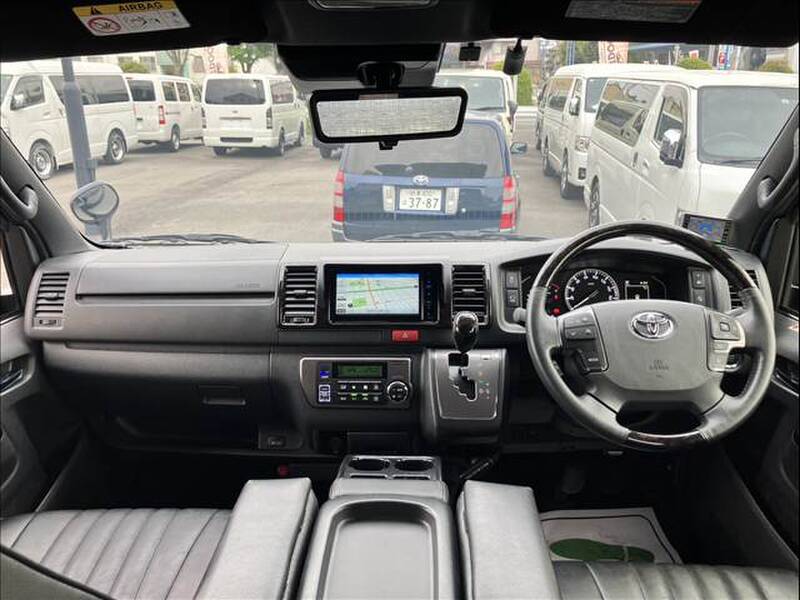 TOYOTA HIACE VAN