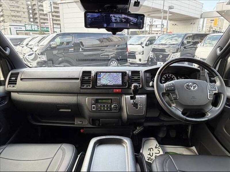 TOYOTA HIACE VAN