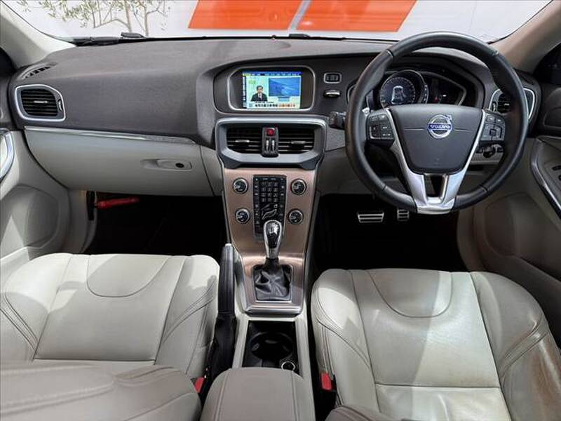 VOLVO V40