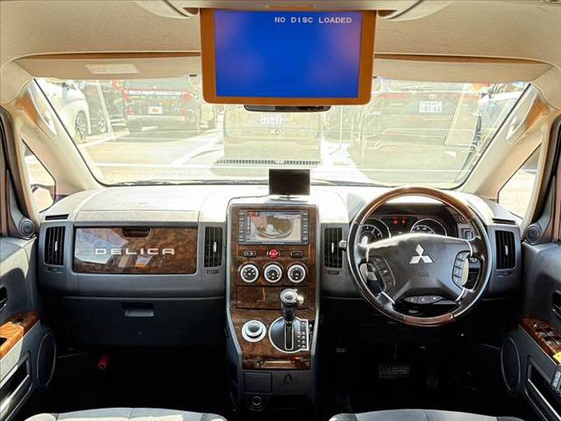 MITSUBISHI DELICA D5