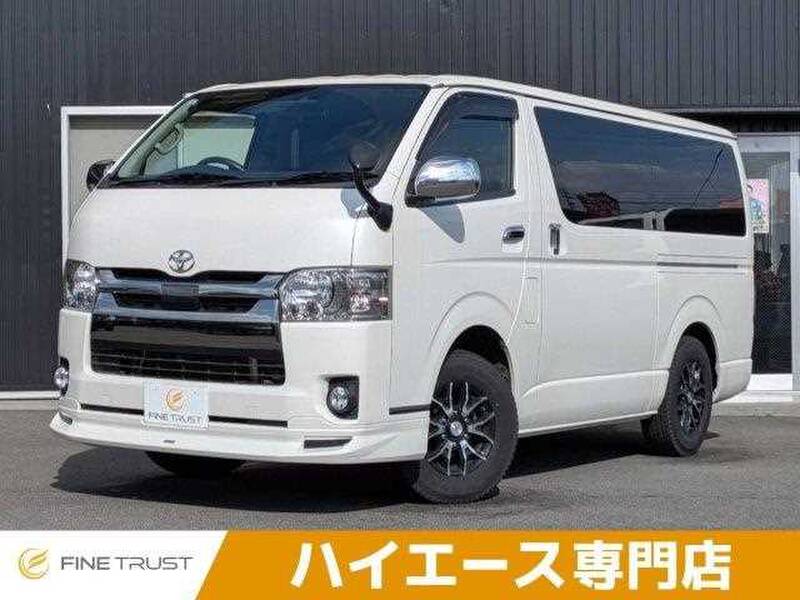 TOYOTA HIACE VAN