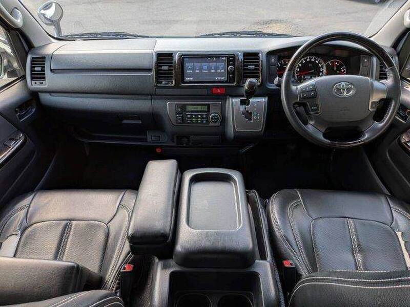 TOYOTA HIACE VAN