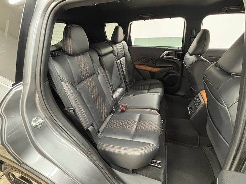 MITSUBISHI OUTLANDER PHV