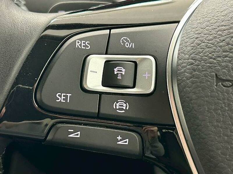VOLKSWAGEN GOLF TOURAN