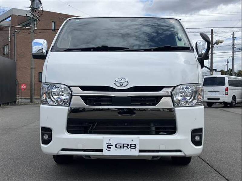 TOYOTA HIACE VAN