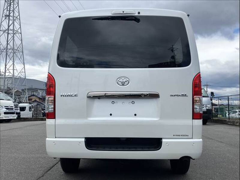 TOYOTA HIACE VAN