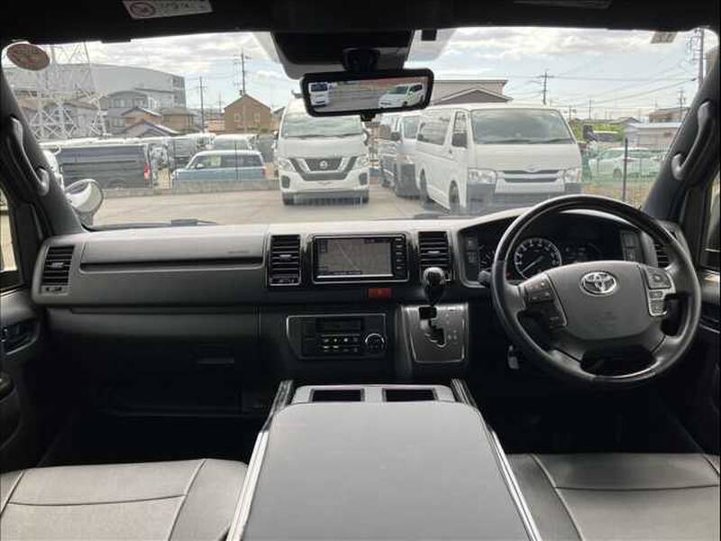 TOYOTA HIACE VAN