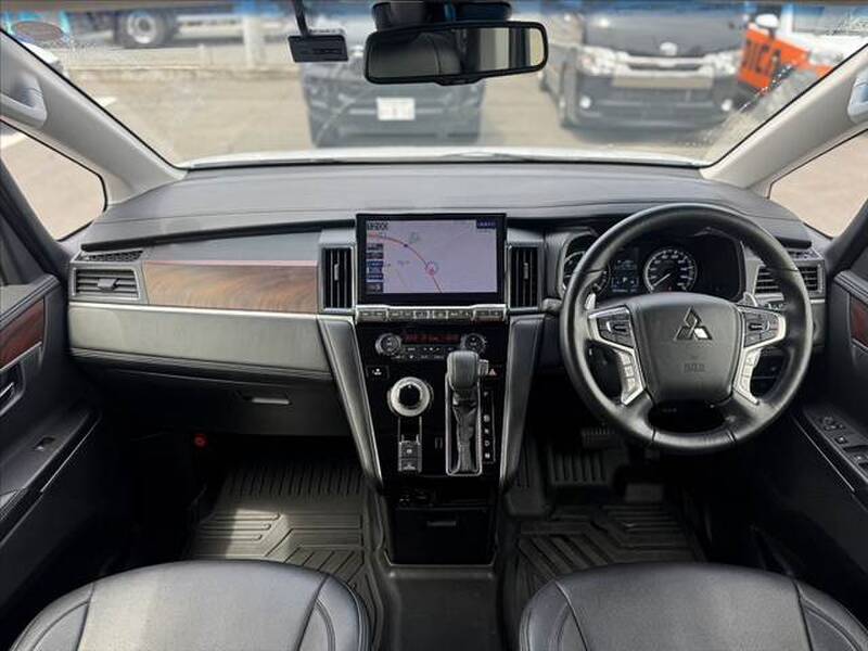 MITSUBISHI DELICA D5