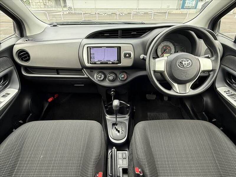 TOYOTA VITZ (YARIS)