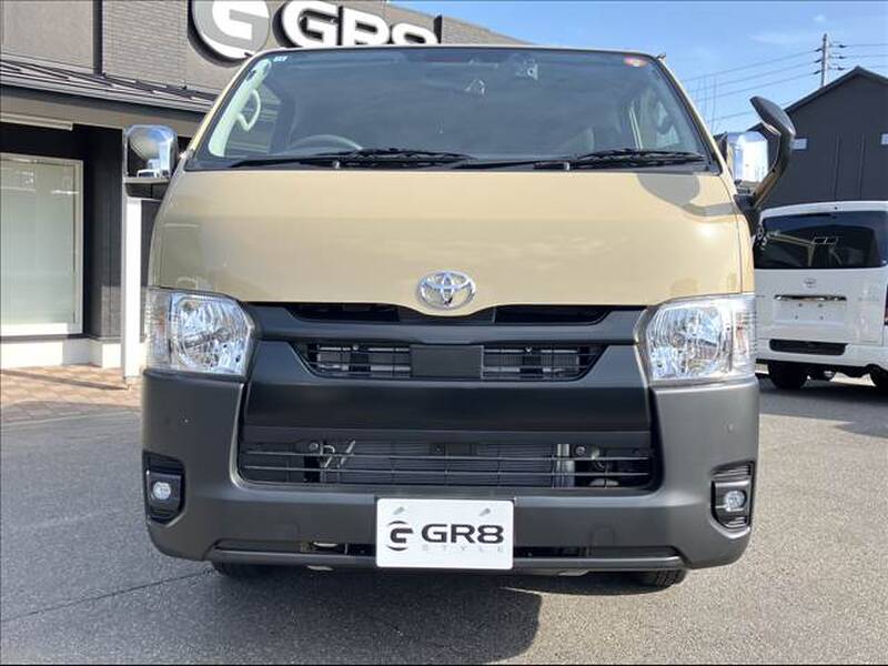 TOYOTA HIACE VAN