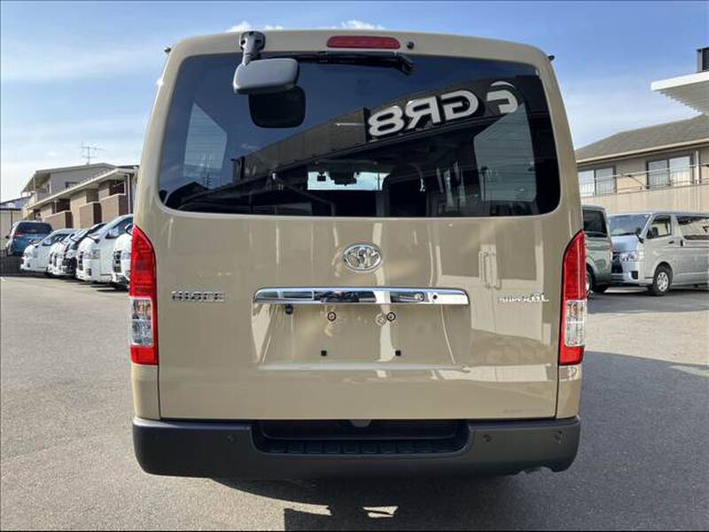 TOYOTA HIACE VAN