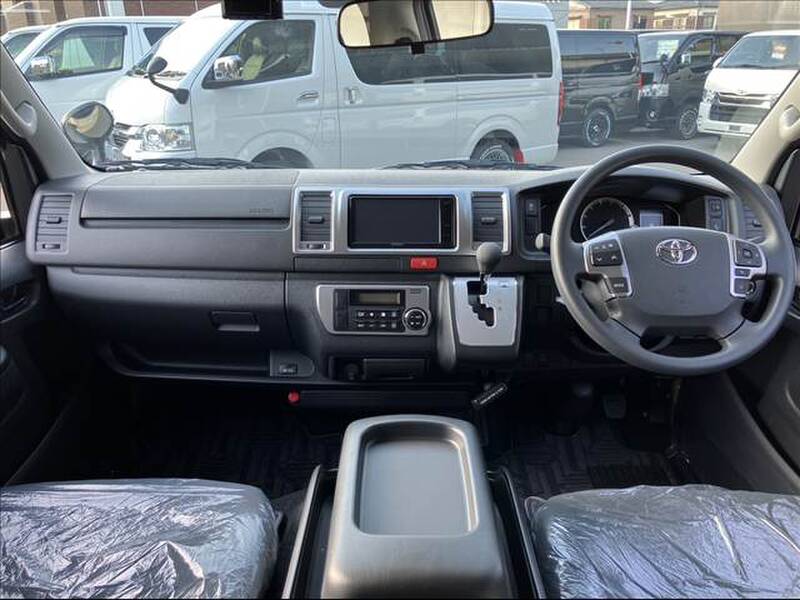 TOYOTA HIACE VAN