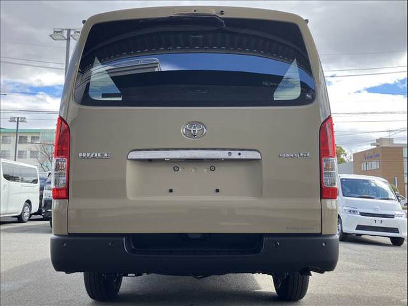 TOYOTA HIACE VAN