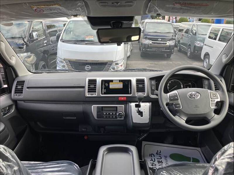 TOYOTA HIACE VAN