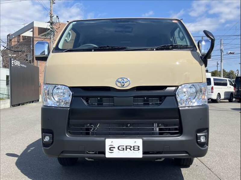 TOYOTA HIACE VAN