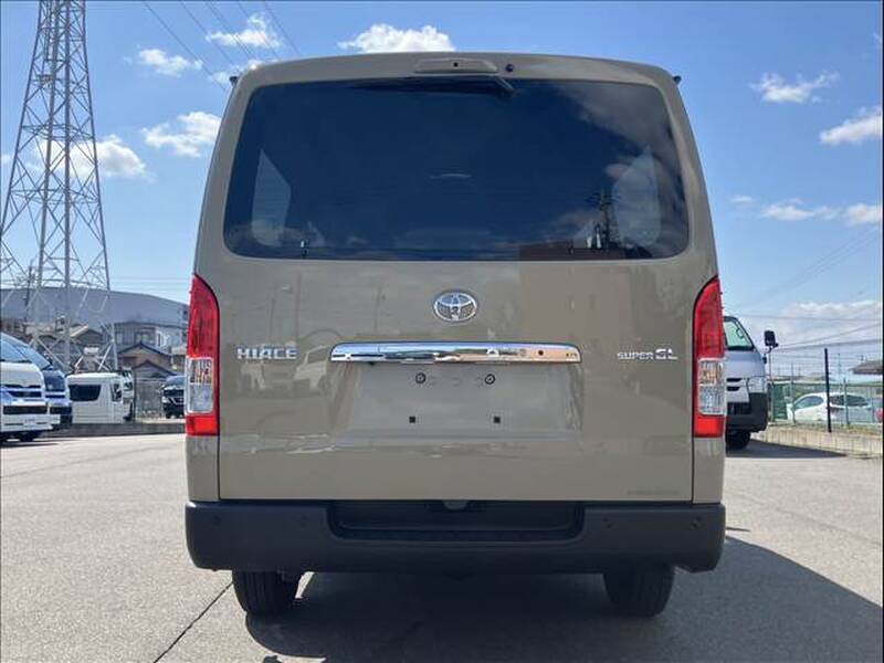 TOYOTA HIACE VAN