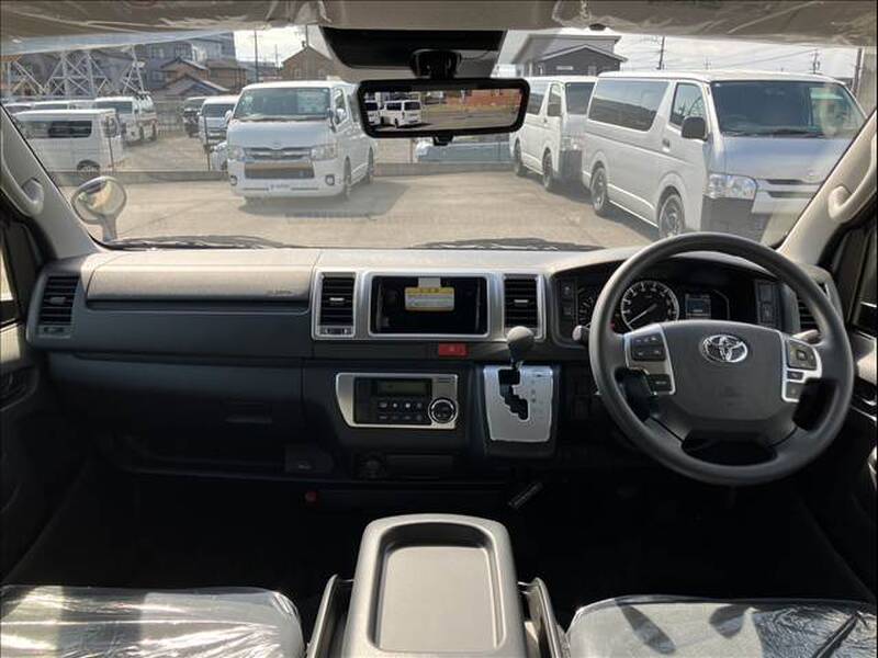 TOYOTA HIACE VAN
