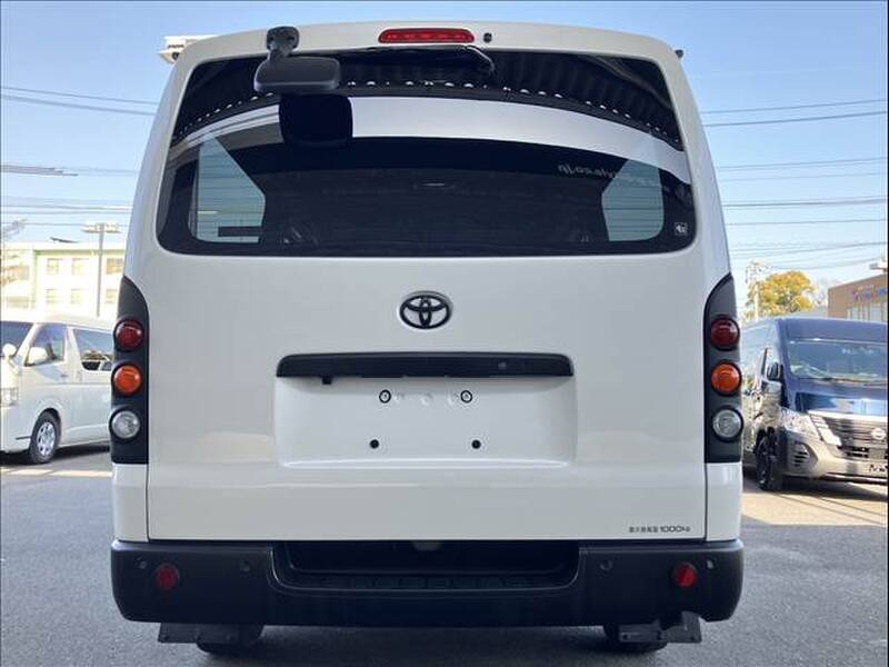 TOYOTA HIACE VAN