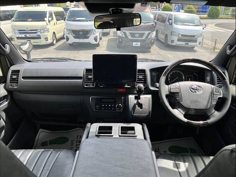 TOYOTA HIACE VAN