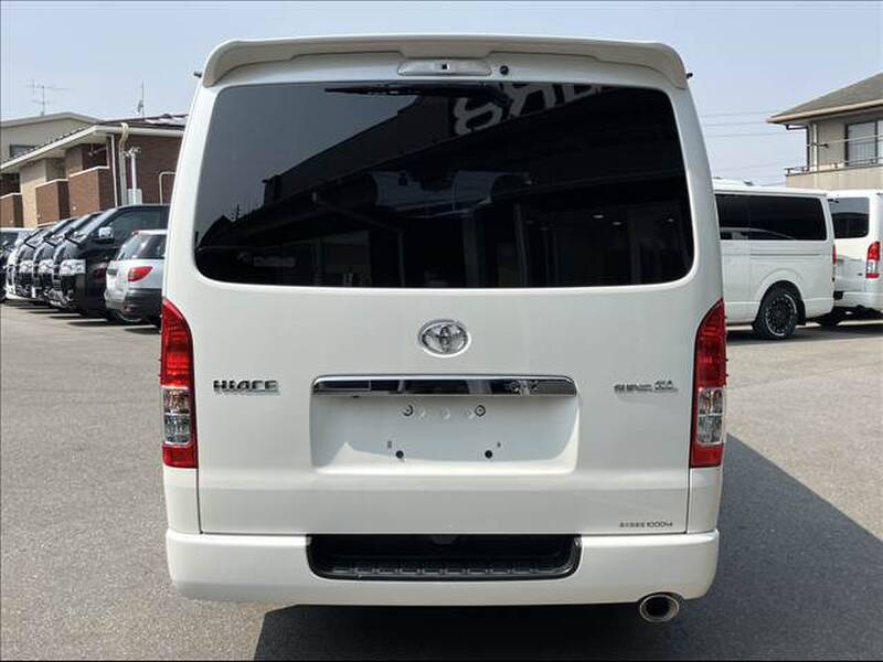 TOYOTA HIACE VAN