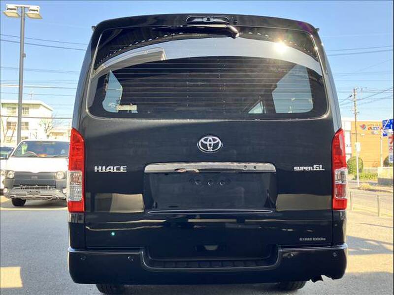 TOYOTA HIACE VAN
