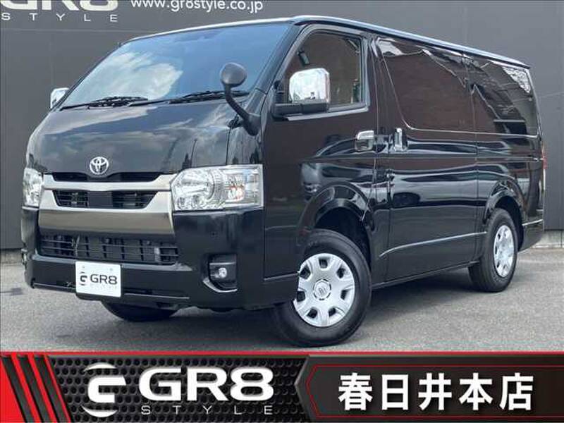 TOYOTA HIACE VAN