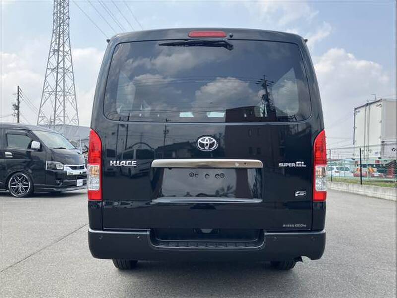 TOYOTA HIACE VAN