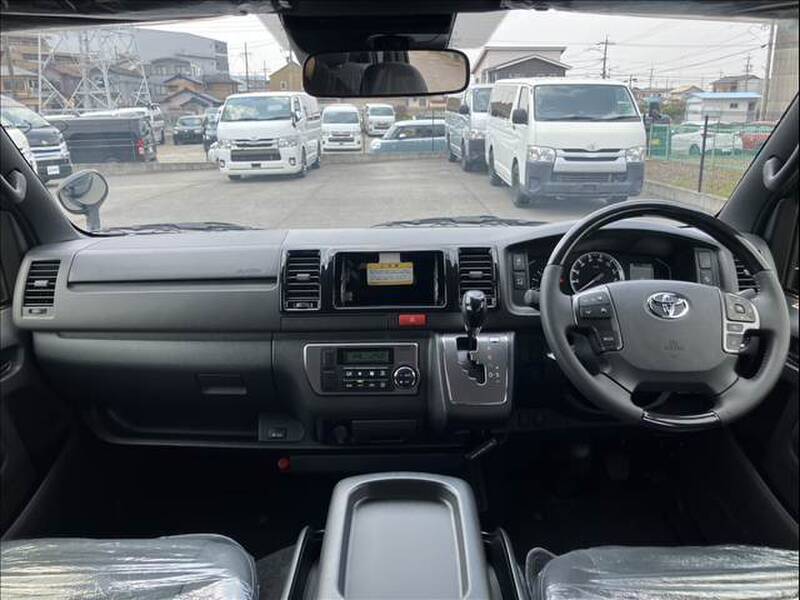TOYOTA HIACE VAN
