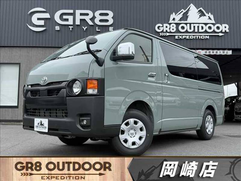 TOYOTA HIACE VAN