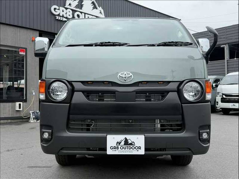 TOYOTA HIACE VAN