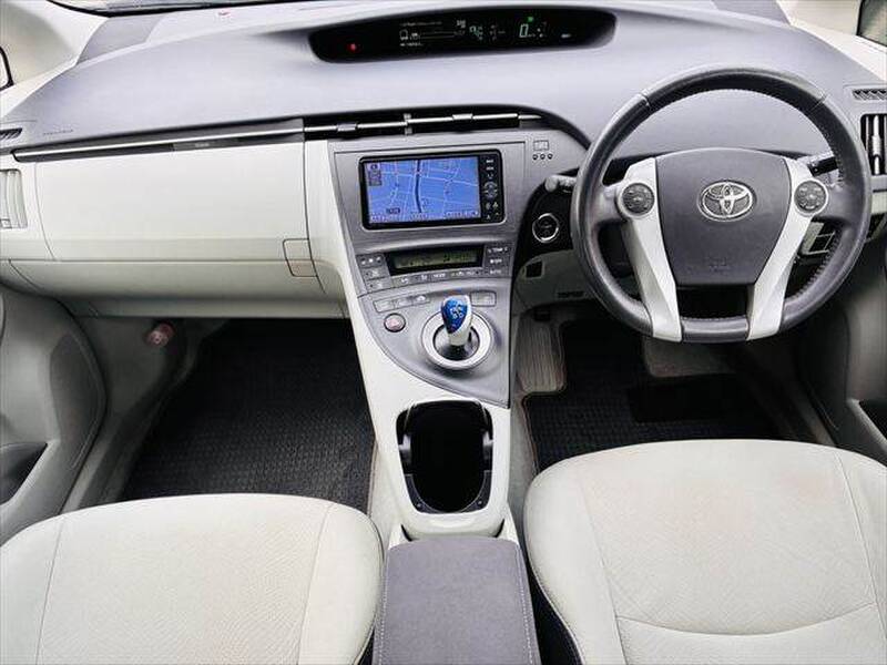 TOYOTA PRIUS