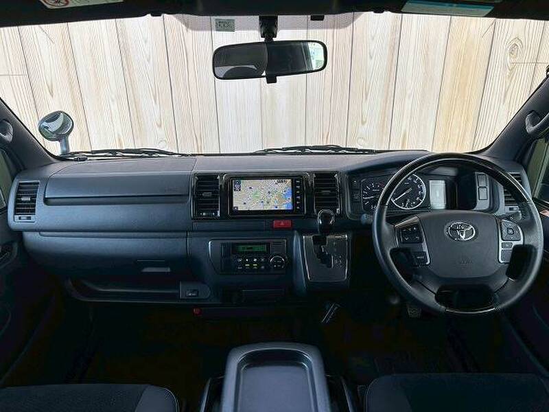 TOYOTA HIACE VAN