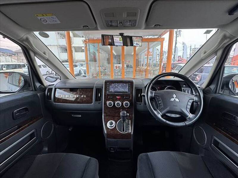 MITSUBISHI DELICA D5